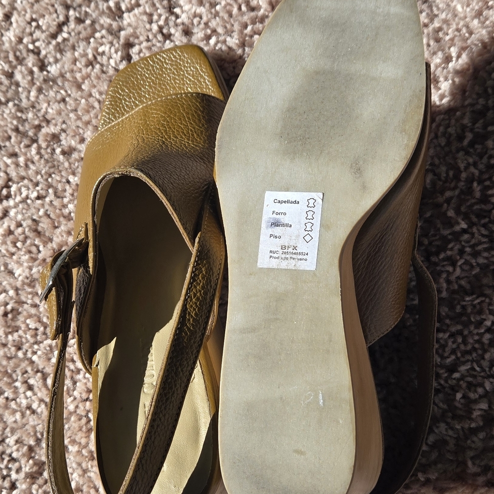 Elegant Green Wedge Sandals - Picture 3 of 5